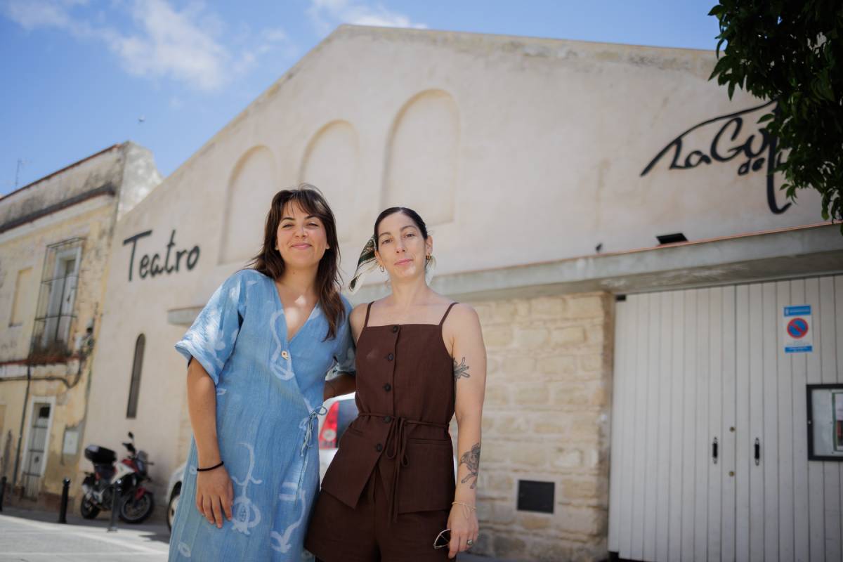 Candela y Cristina, las dos artistas que llevarán a cabo los talleres en La Gotera de Lazotea este verano.