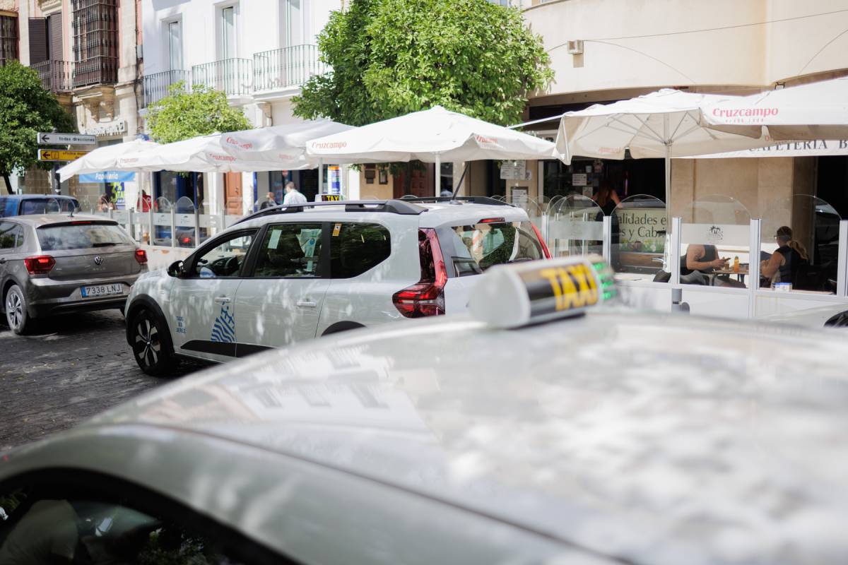 Cabify comienza a operar en Jerez y El Puerto entre polémica: piden que se proteja el servicio público de taxi
