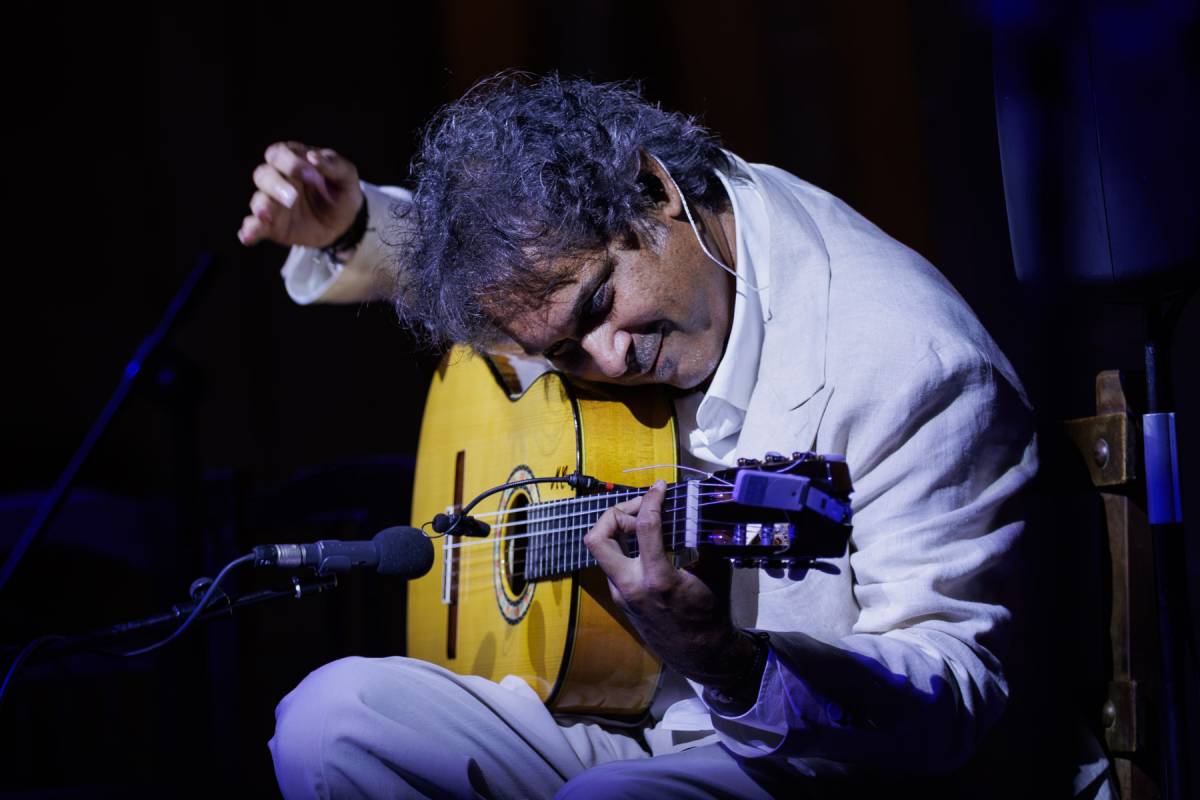 Jerez se rinde al talento de Curro Carrasco en la presentación de su primer disco en solitario