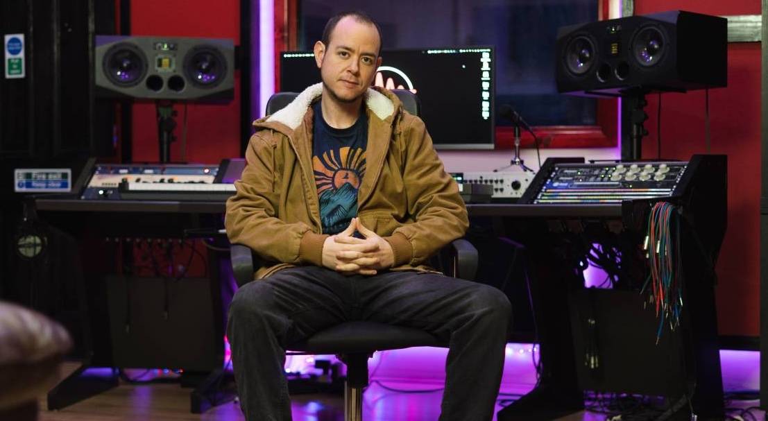 El andaluz que triunfa en el reggae: de hacer la banda sonora de 'Malviviendo' a fundar un estudio en Londres y girar por México