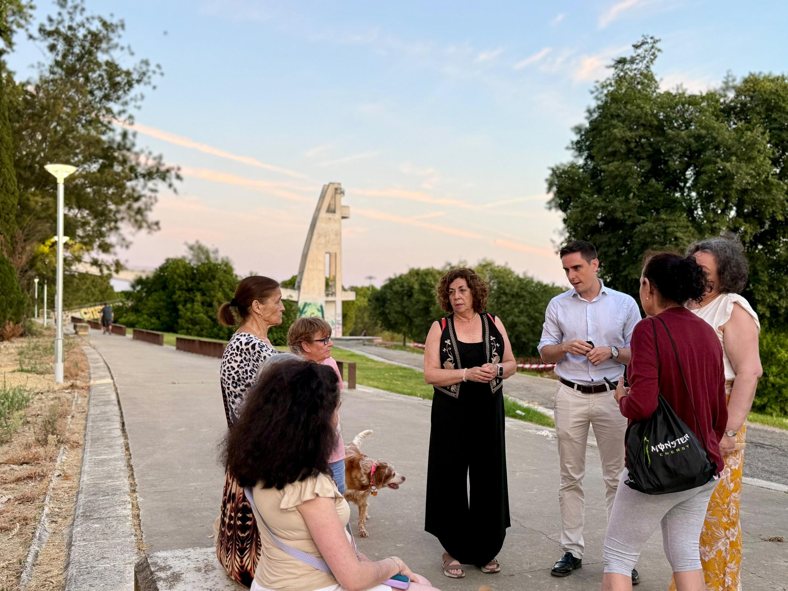 El parque de Picadueñas de Jerez vuelve a iluminarse tras estar varios años a oscuras