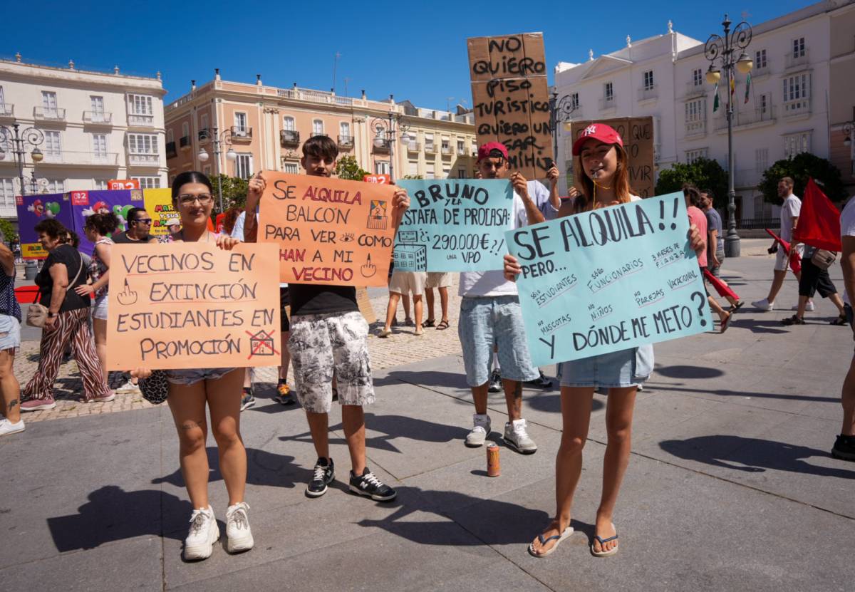 Manifestación de viviendas de alquiler en Cádiz 