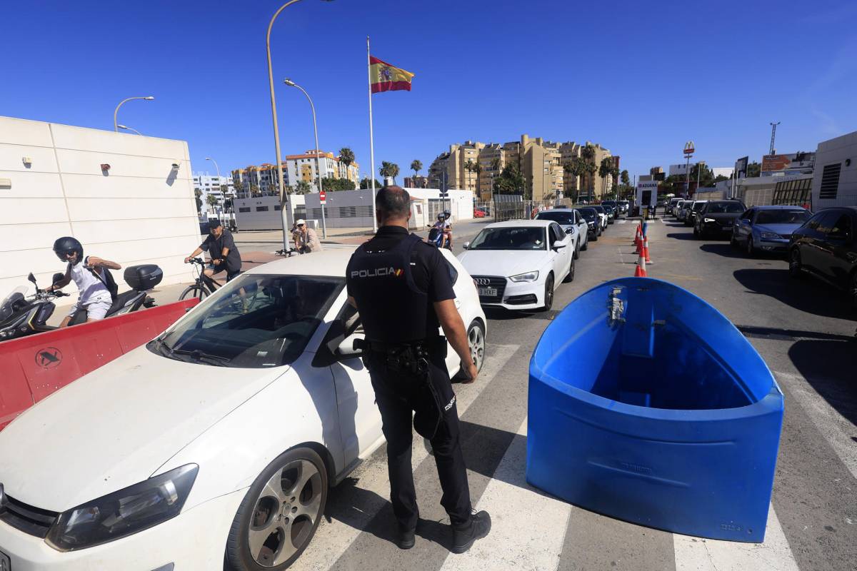 Controles fronterizos a la entrada de Gibraltar.
