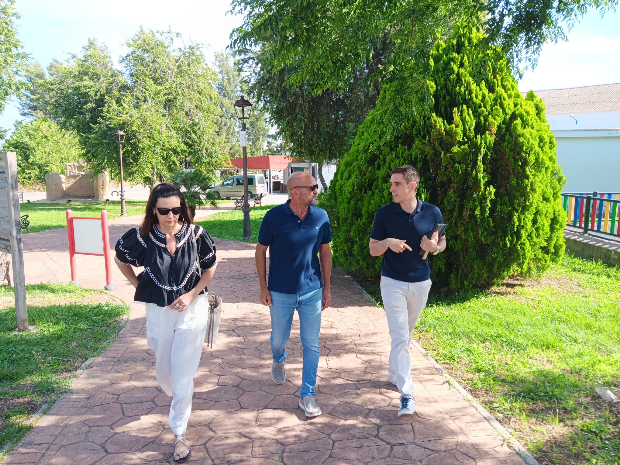 Torrecera ya se beneficia del nuevo contrato de parques y jardines de Jerez, que atiende una demanda histórica