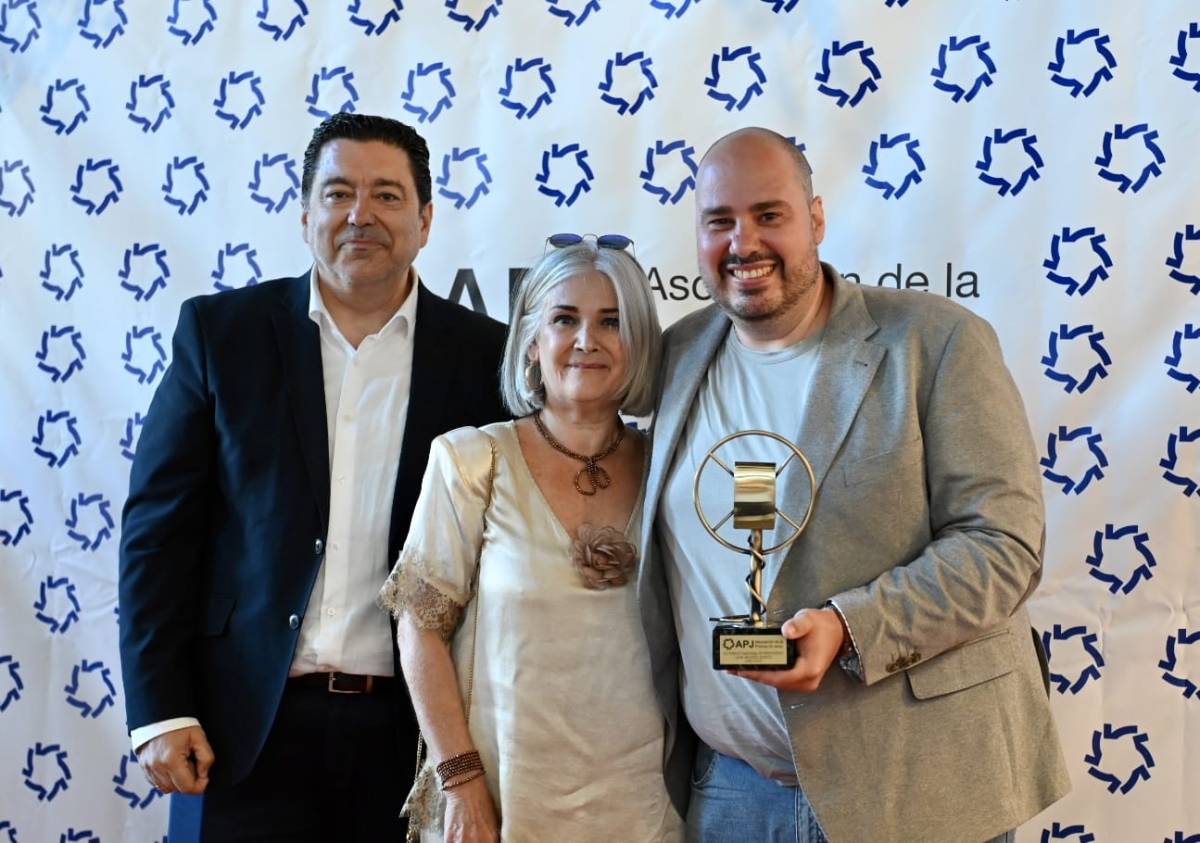 Antonio Pampliega recoge el Premio Juan Andrés García de Periodismo.