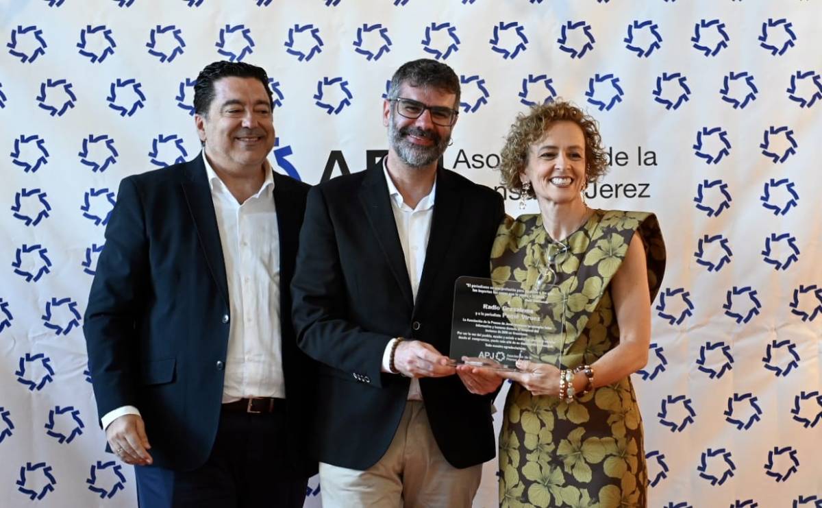 Radio Grazalema recoge el reconocimiento de la APJ.