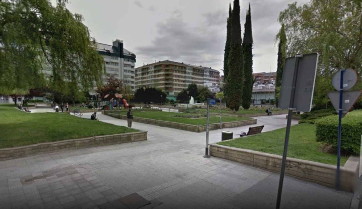 Detienen a una pareja por mantener relaciones a plena luz del día al lado de un parque infantil lleno de niños