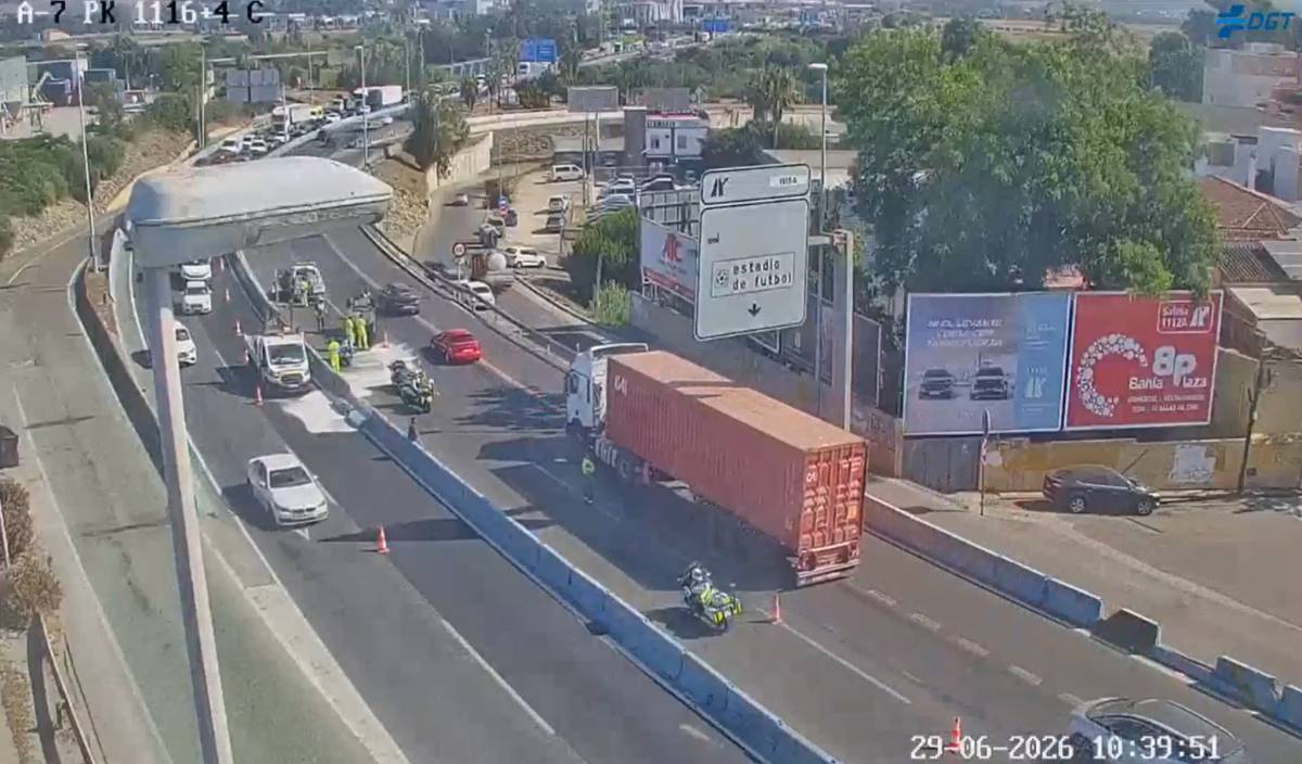 Colapso en la A-7 tras el vuelco de un coche a su paso por Algeciras, en sentido Málaga