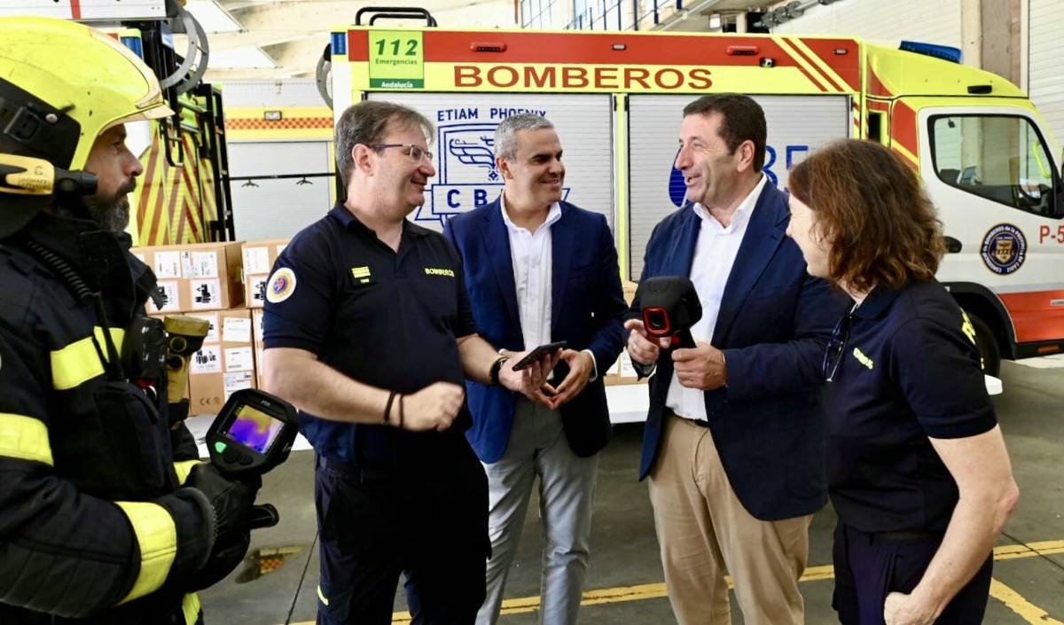 El parque de Jerez presenta el nuevo equipamiento térmico del Consorcio de Bomberos de Cádiz - El parque de Jerez presenta el nuevo equipamiento térmico del Consorcio de Bomberos de Cádiz