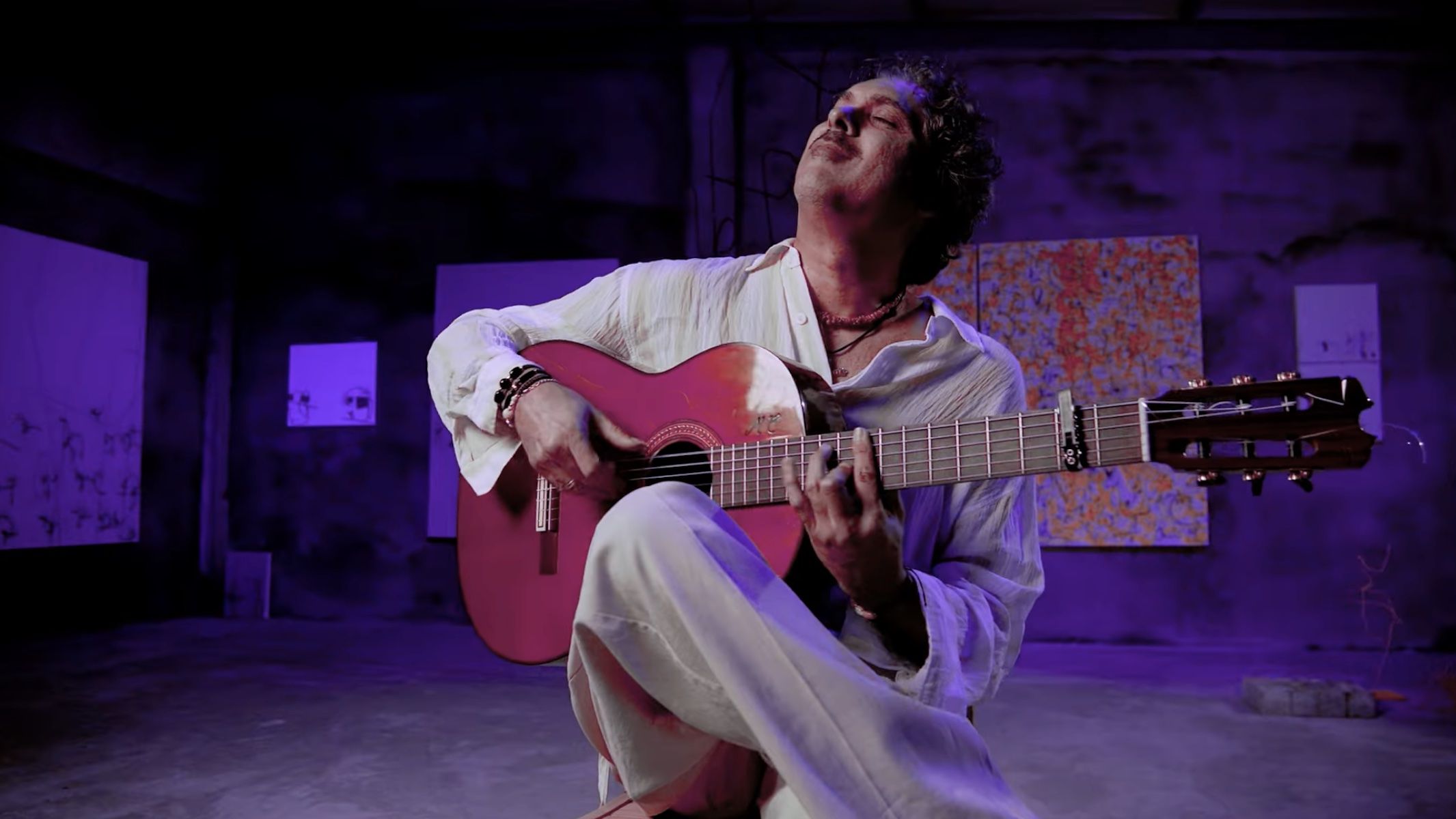 El guitarrista jerezano Curro Carrasco publica 'Sarmiento', su trabajo más personal tras años en Navajita Plateá