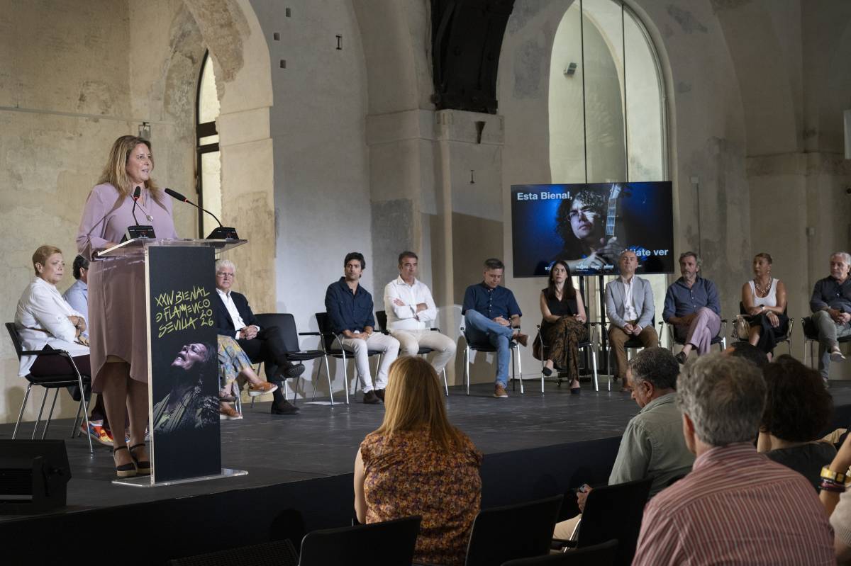 La delegada de Cultura del Ayuntamiento de Sevilla, Angie Moreno, durante la presentación de las actividades paralelas del la Bienal de Flamenco en 2026