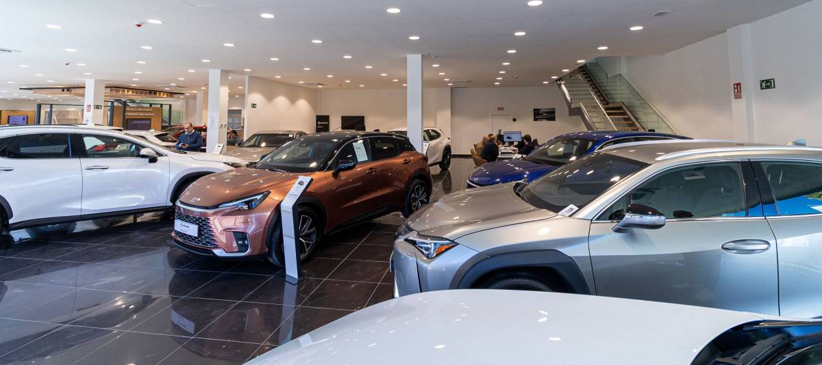 Interior de la nueva instalación de Lexus Select en Sevilla.