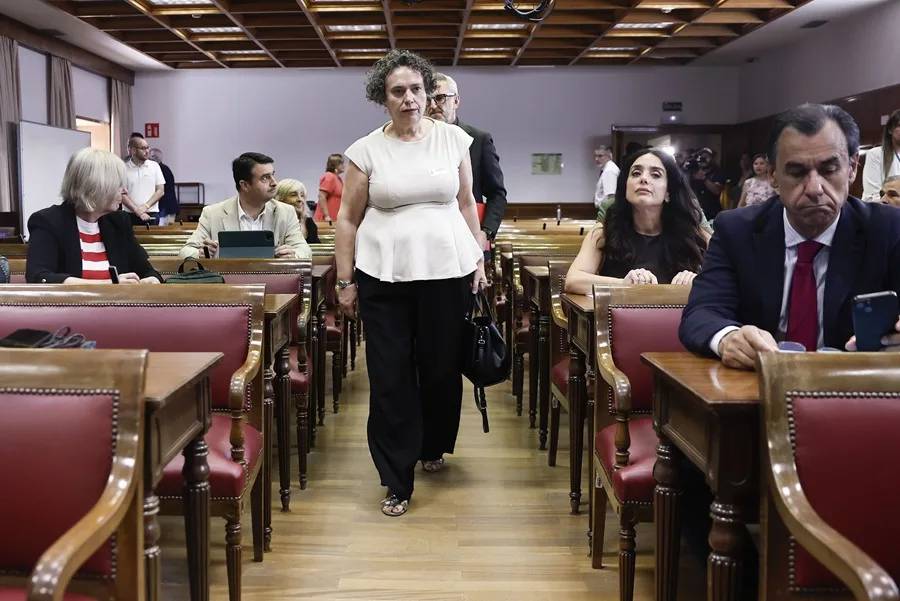 La secretaria de Zapatero calla durante dos horas en el Senado: 