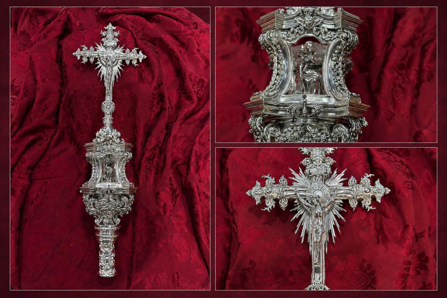 Piezas de orfebrería presentadas por la hermandad del Soberano Poder. 