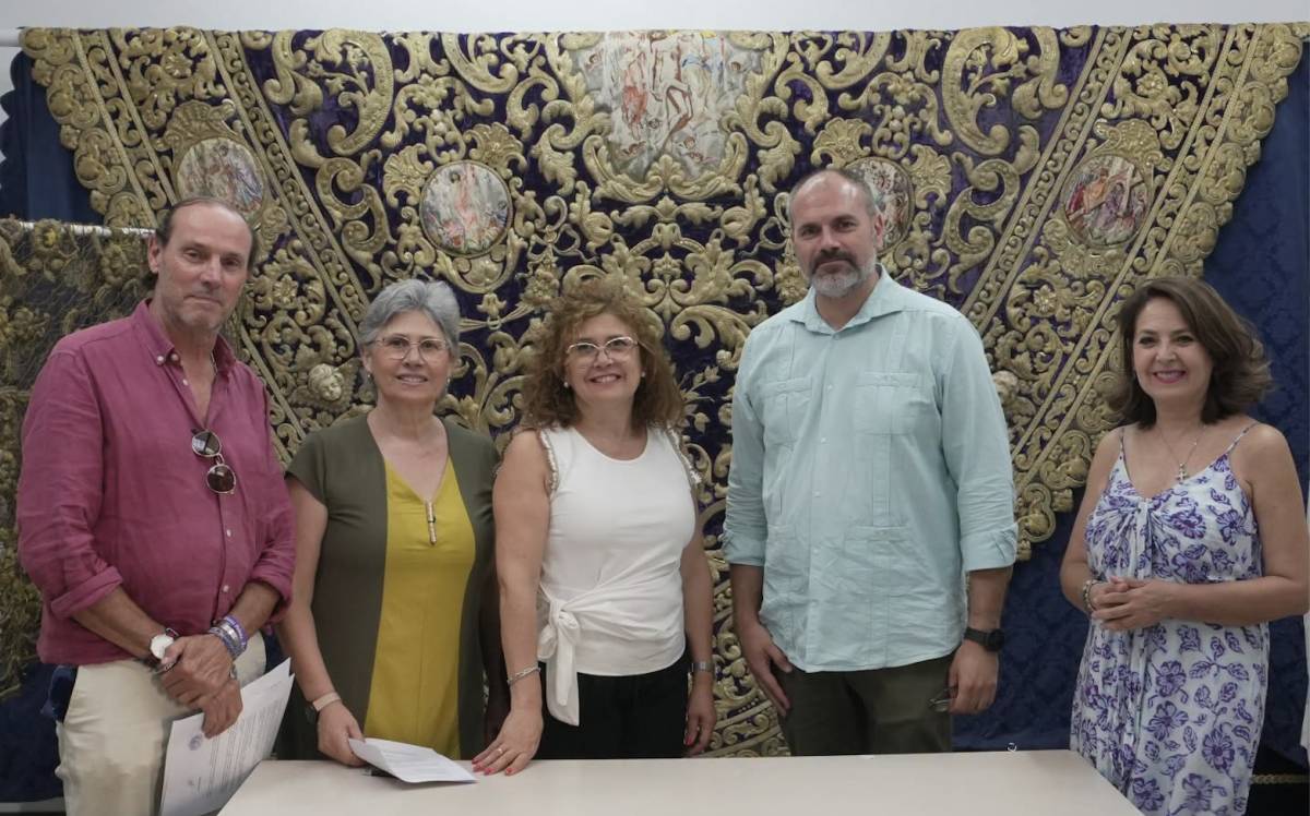 El manto de la Amargura de Jerez ya está en el taller para una restauración de dos años