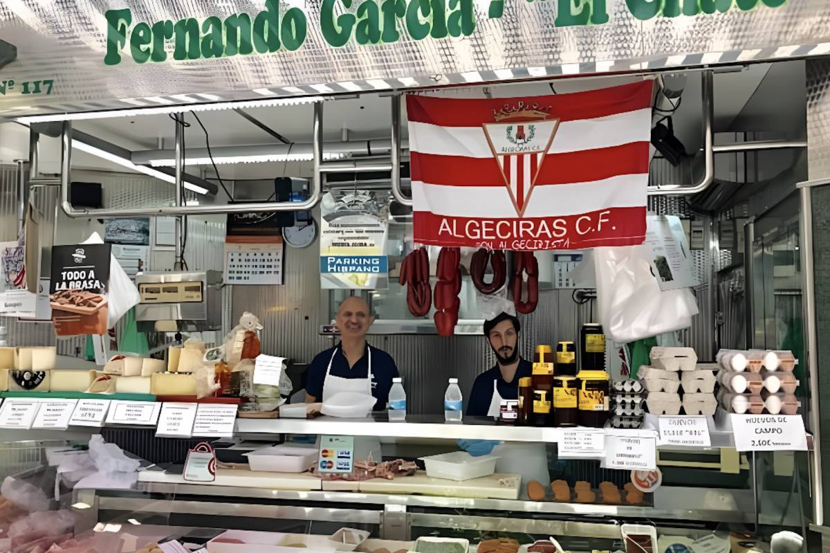 El Chato se jubila y el mercado de Algeciras le despide: emoción, abrazos y homenaje tras toda una vida