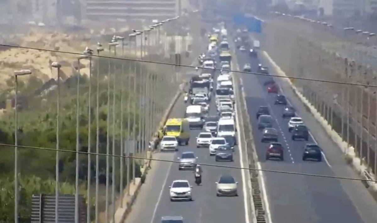 Retenciones de hasta dos kilómetros en la carretera entre Cádiz y San Fernando en horas de tráfico denso