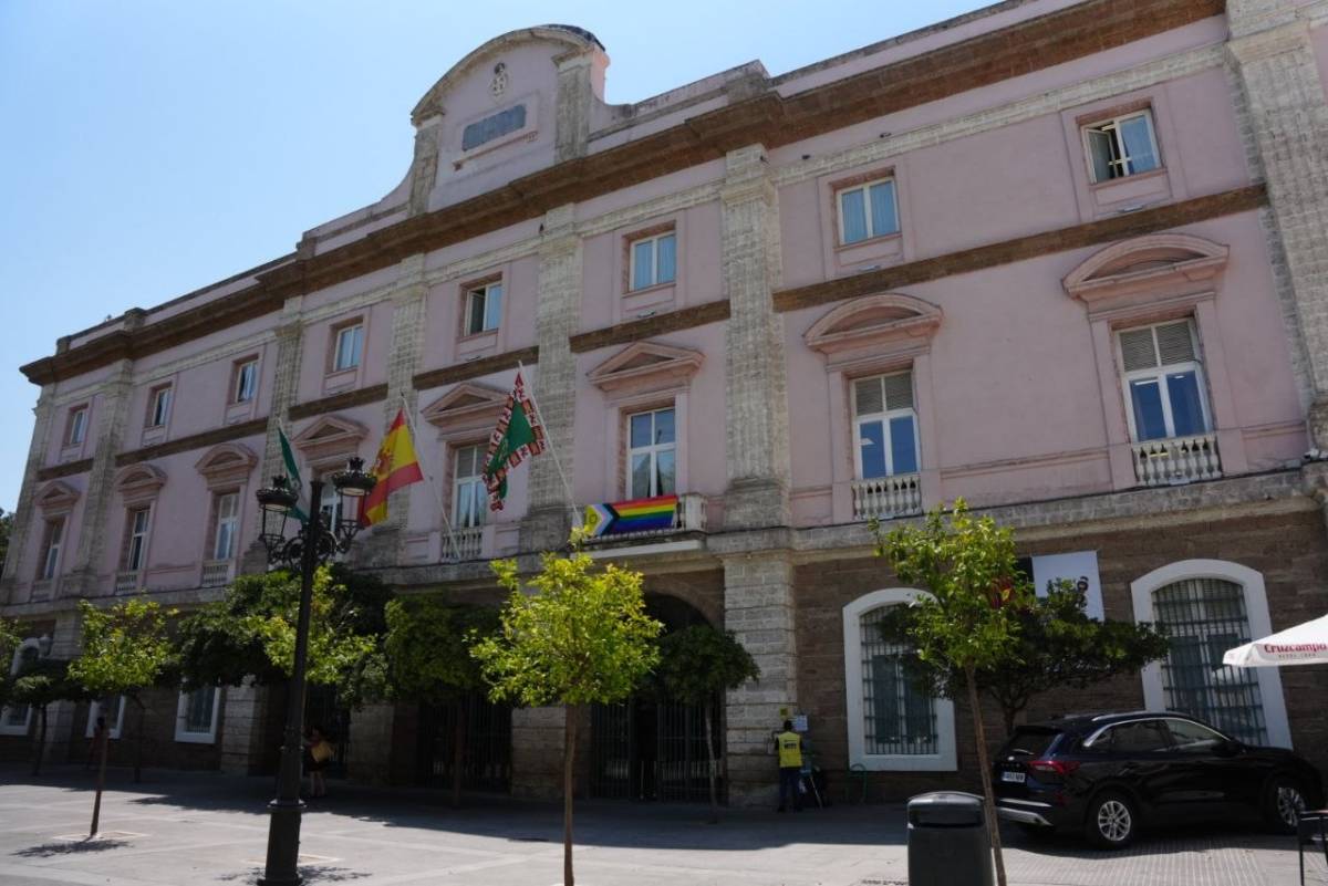 La Guardia Civil registra los despachos de Germán Beardo en Diputación de Cádiz