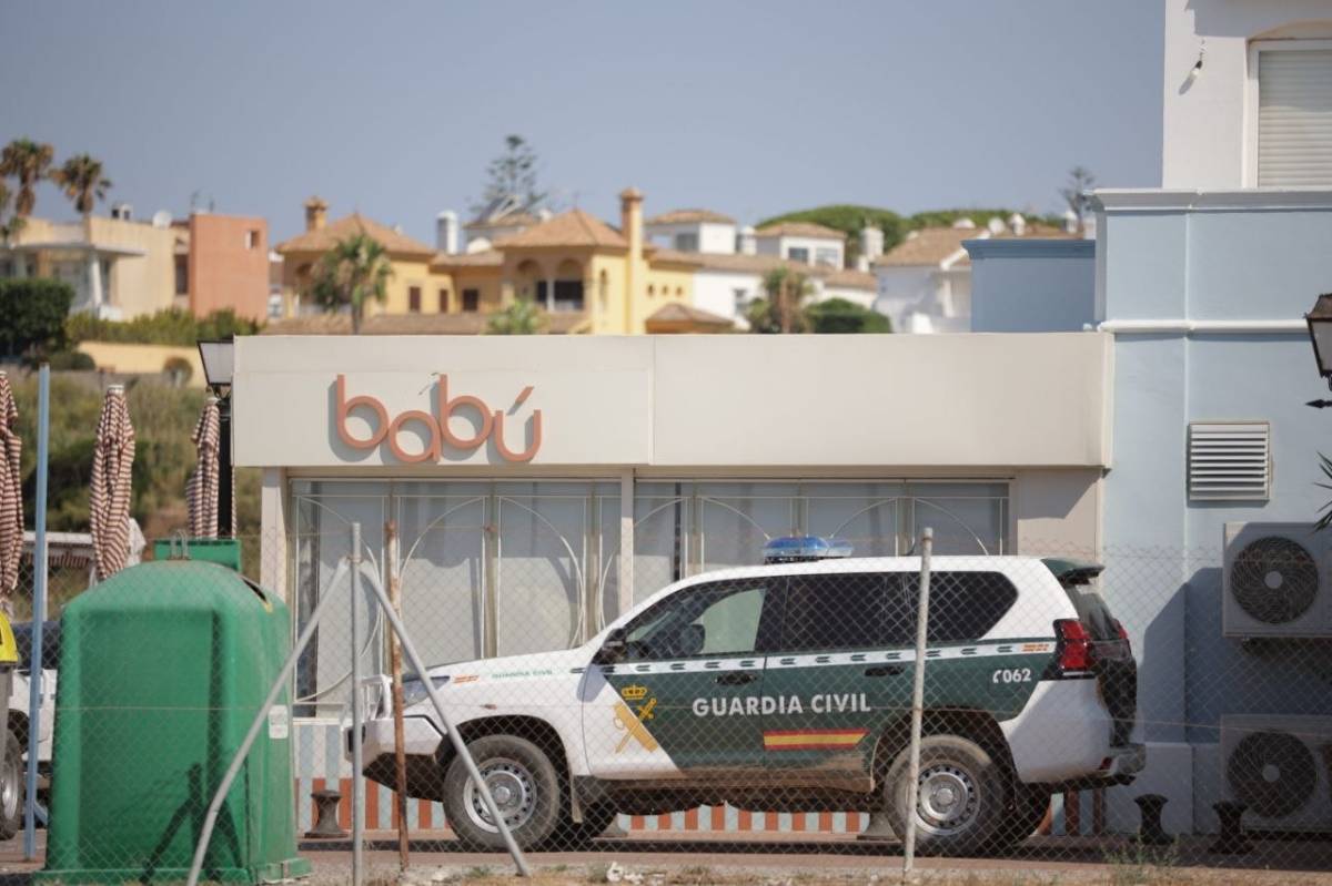 Registros de la Guardia Civil en el restaurante Babu en Puerto Sherry.