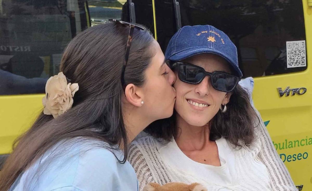 El emotivo viaje de Fina, la joven maestra en cuidados paliativos: conmovedor reencuentro con su familia y amigos en La Antilla