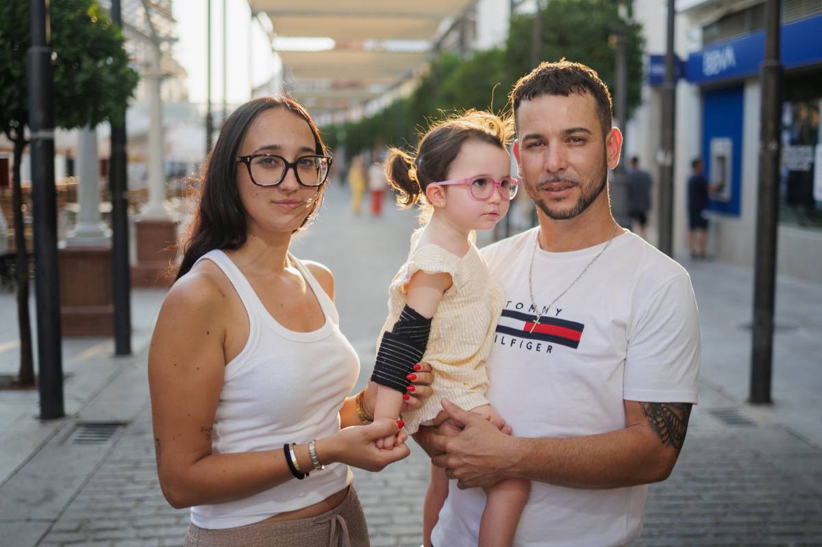 Los padres de Martina, la niña de Sevilla con síndrome de Rett: 