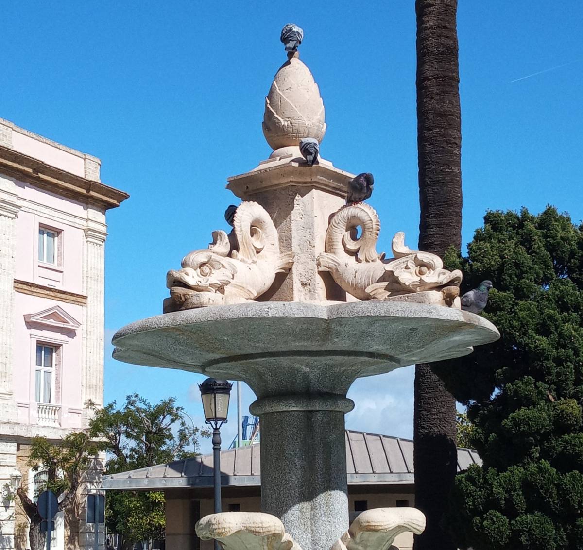 Fuente de las Tortugas, detalle superior del pedestal. - Fuente de las Tortugas, detalle superior del pedestal.