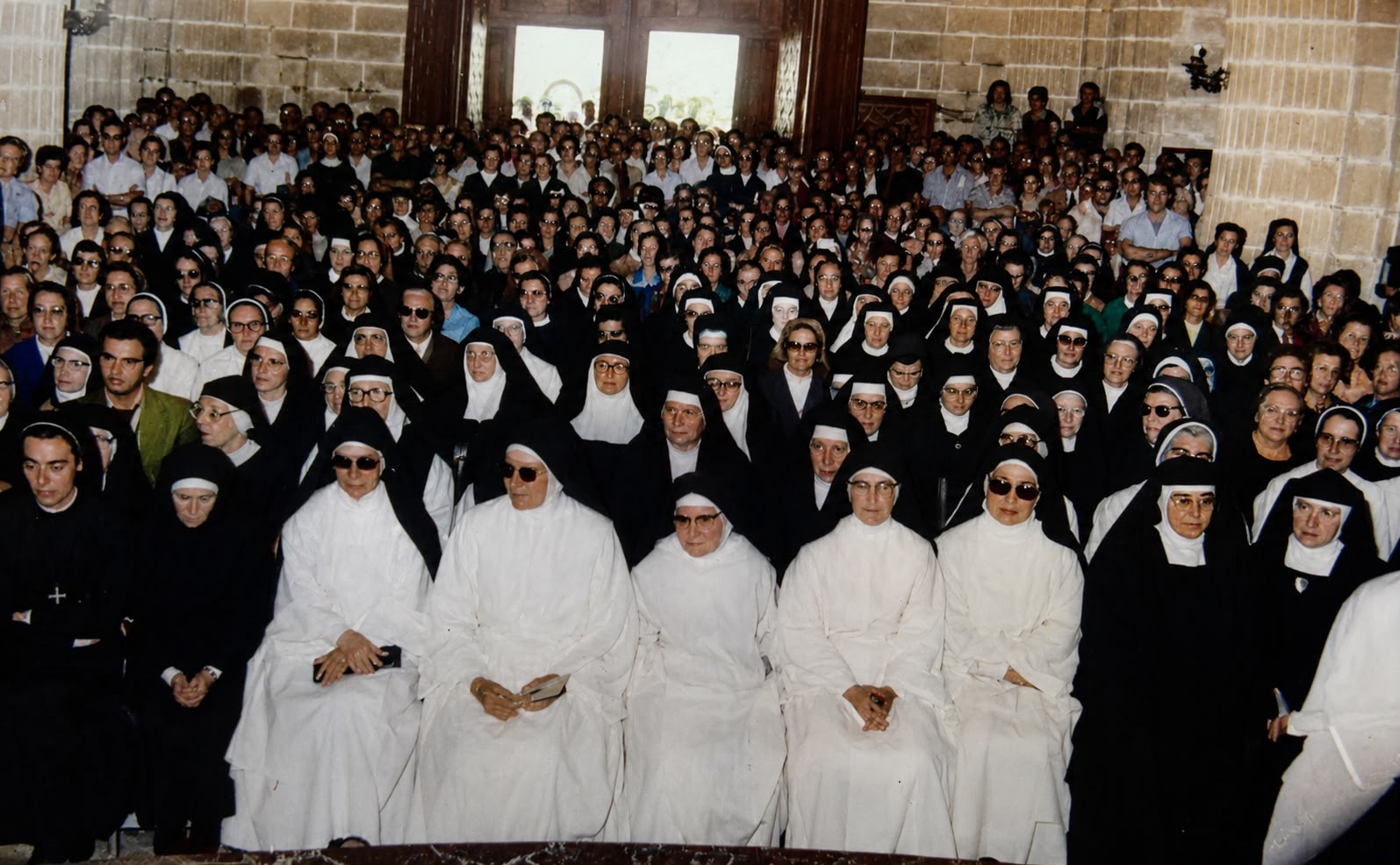 Decenas de religiosas entre los asistentes a la ceremonia. - Decenas de religiosas entre los asistentes a la ceremonia.