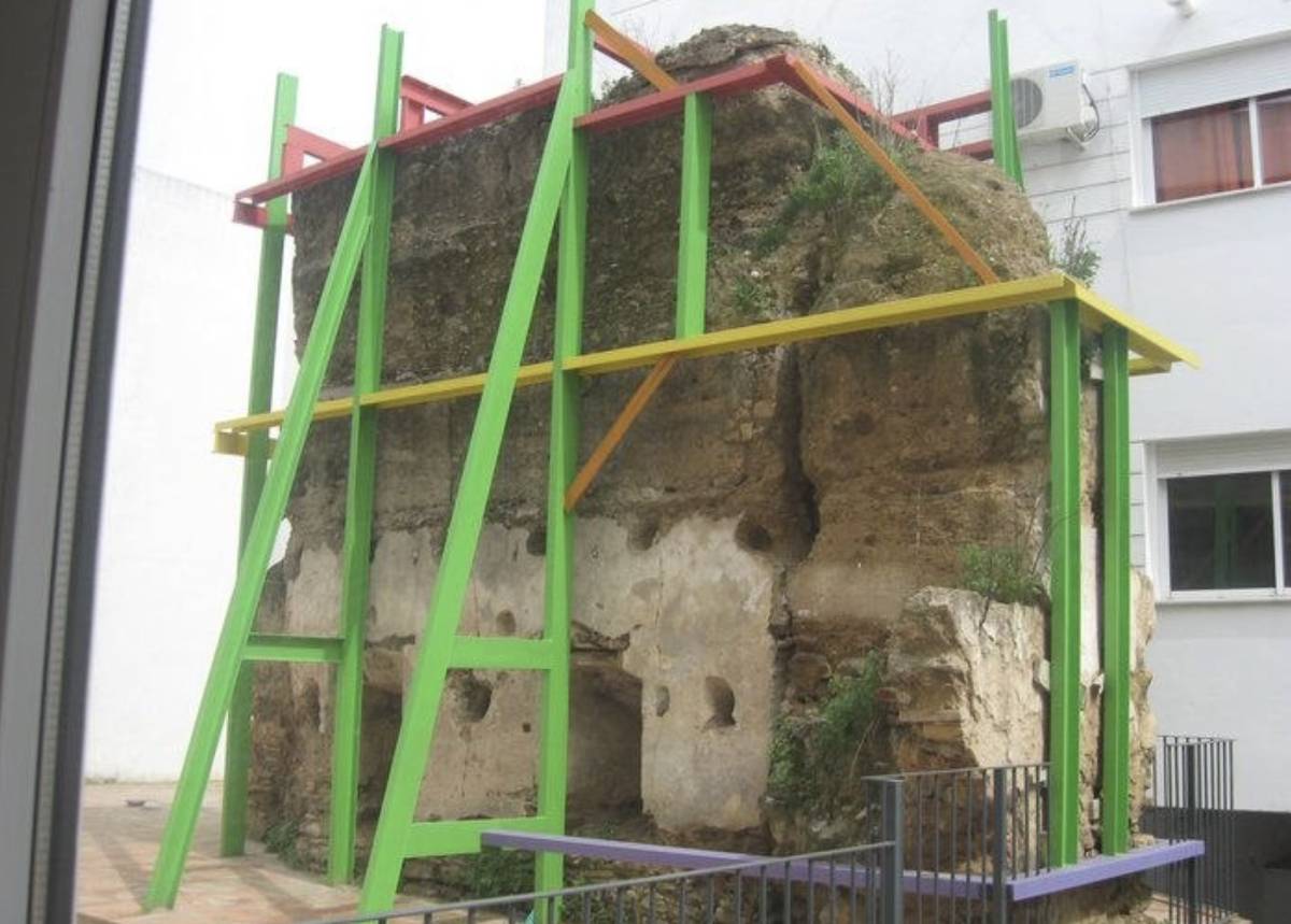 Descubren datos inéditos sobre un castillo desaparecido en Sanlúcar: sus restos siguen ocultos en un bloque de viviendas