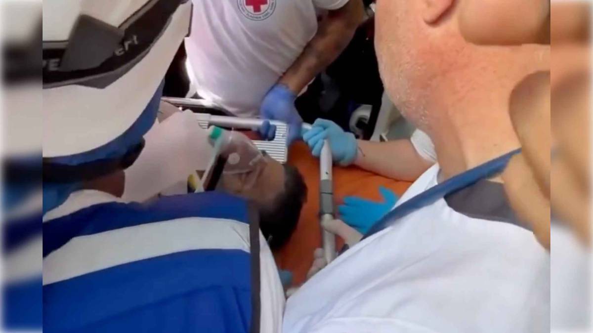 Ocho días enterrado entre 140 toneladas de escombros: el rescate de Hernán, un vigilante venezolano, que emociona al mundo