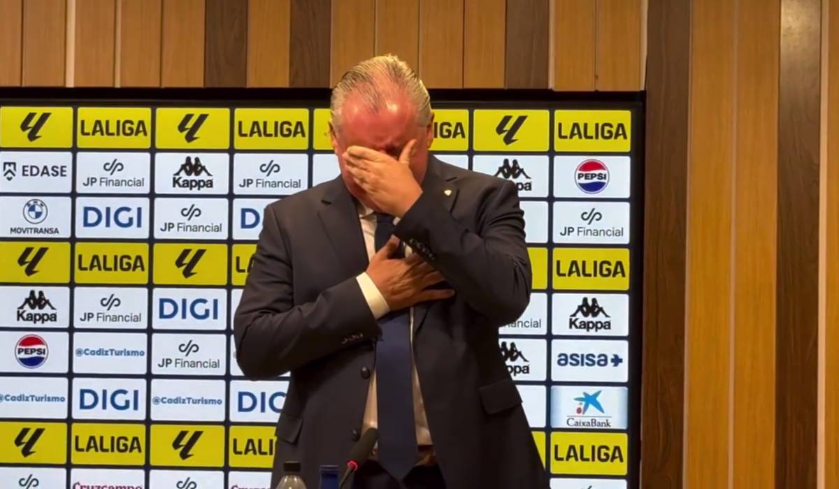 Dimite Manuel Vizcaíno, entre lágrimas, después de 12 años como presidente del Cádiz CF