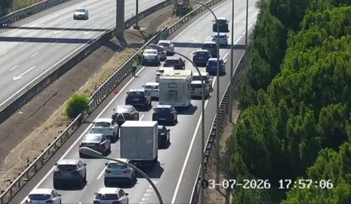 Un accidente con coches afectados en el carril izquierdo ralentizan el tráfico de Sevilla a Huelva por la A-49