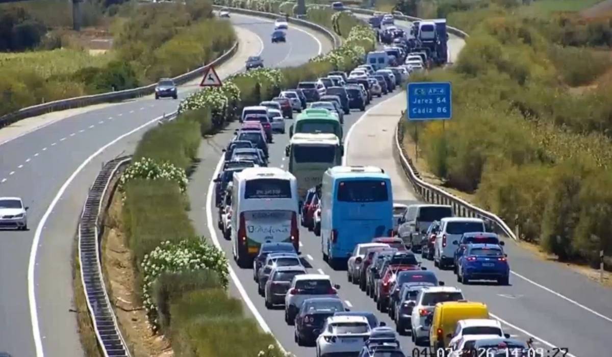 Dos kilómetros de atasco por un accidente entre Sevilla y Jerez por la AP-4