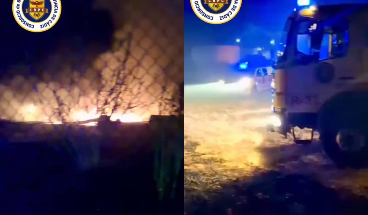 Un incendio en una zona de pastos en Jerez alcanza una chatarrería en Jerez y amenaza una vivienda con pajar