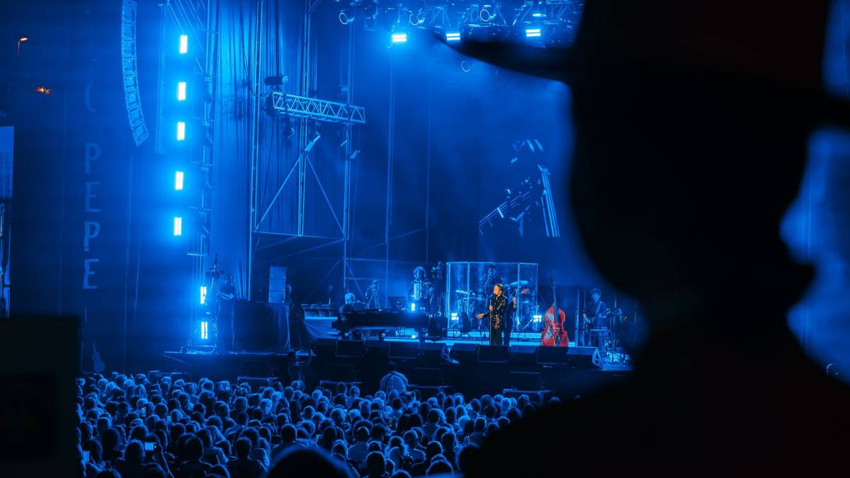 Un momento del concierto de Raphael.