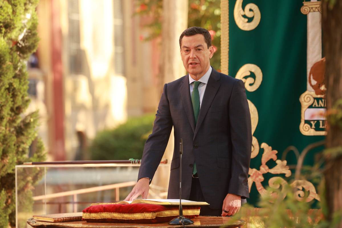 Juanma Moreno toma posesión como presidente de la Junta llamando a la unidad: 