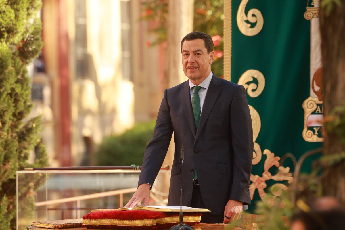 El presidente andaluz Juanma Moreno, durante su toma de posesión. - JUAN CARLOS TORO