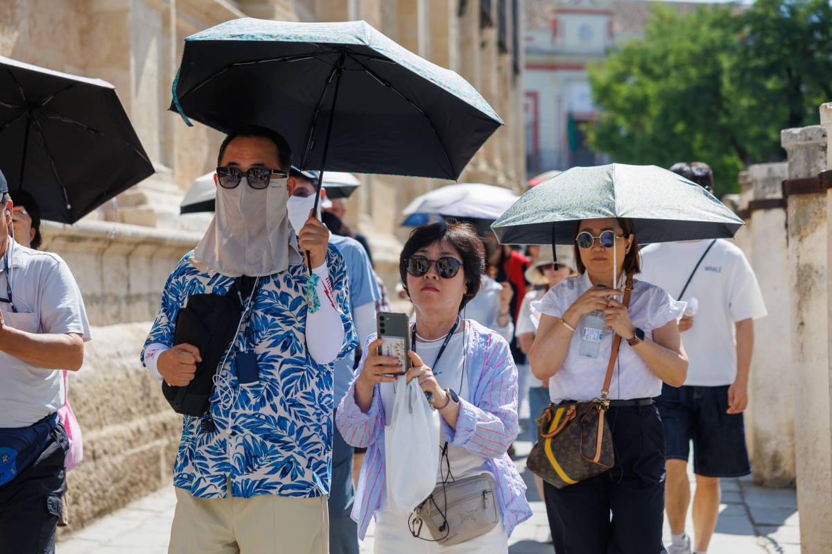 Avisos naranjas, levante y noches tropicales: la segunda ola de calor ya aprieta en seis provincias de Andalucía