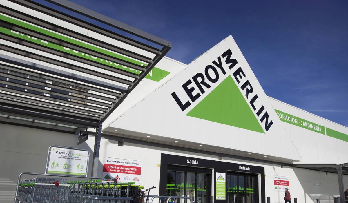 Un fuerte olor a cloro en plena tienda: desalojado un Leroy Merlin en Granada por un accidente químico