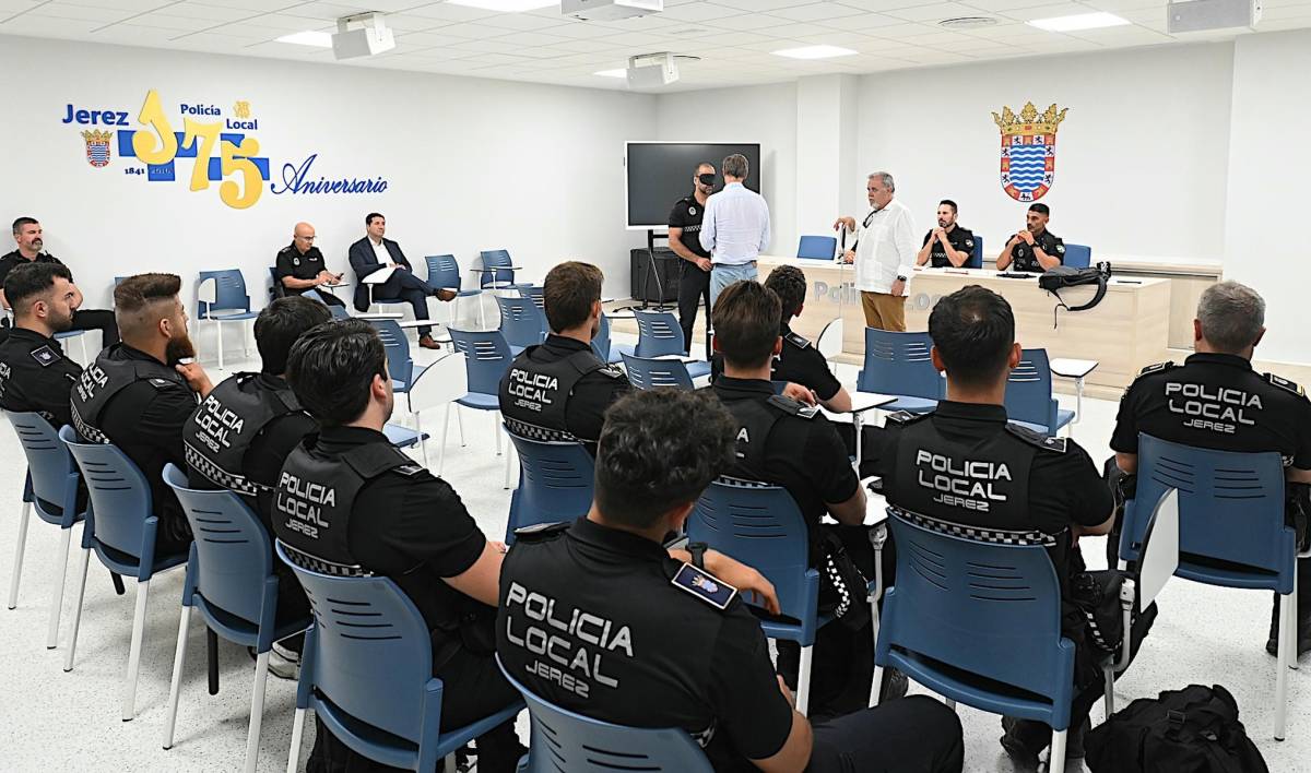 La Policía Local de Jerez se pone el antifaz para entender mejor a las personas con discapacidad visual