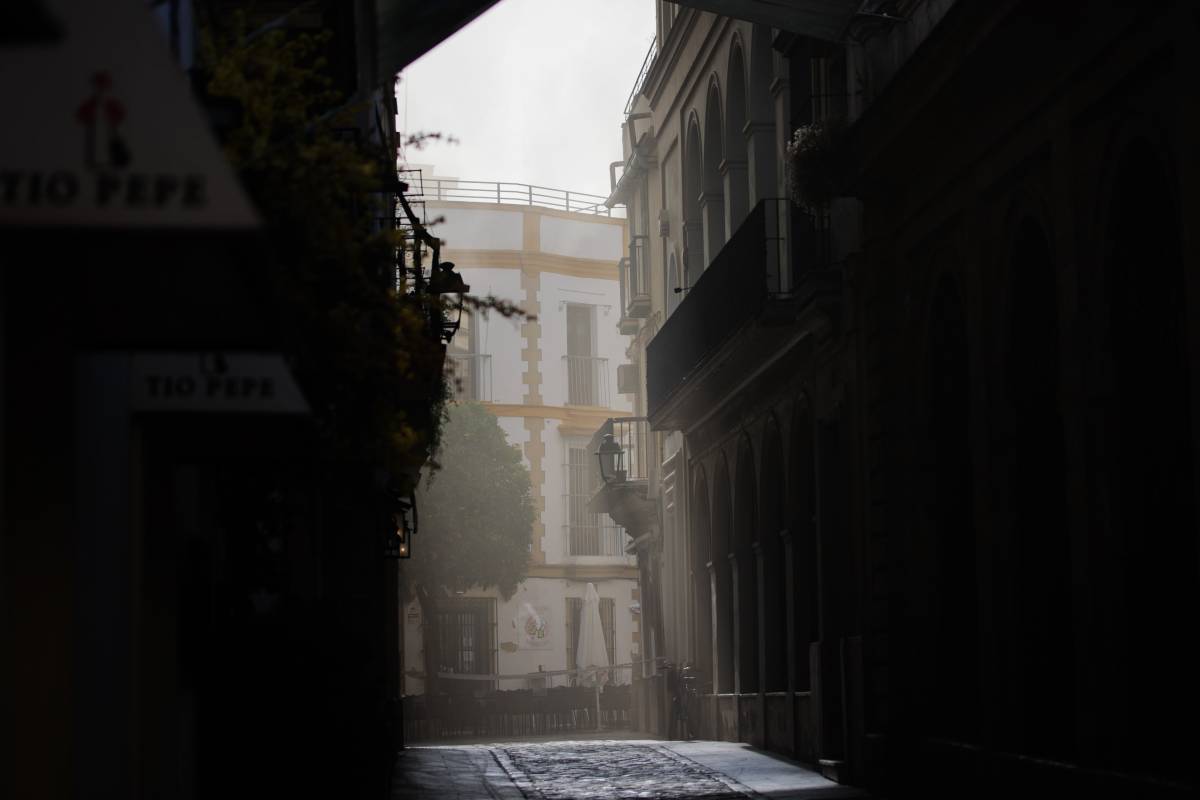 El incendio del Mesón del Asador del centro de Jerez, en imágenes