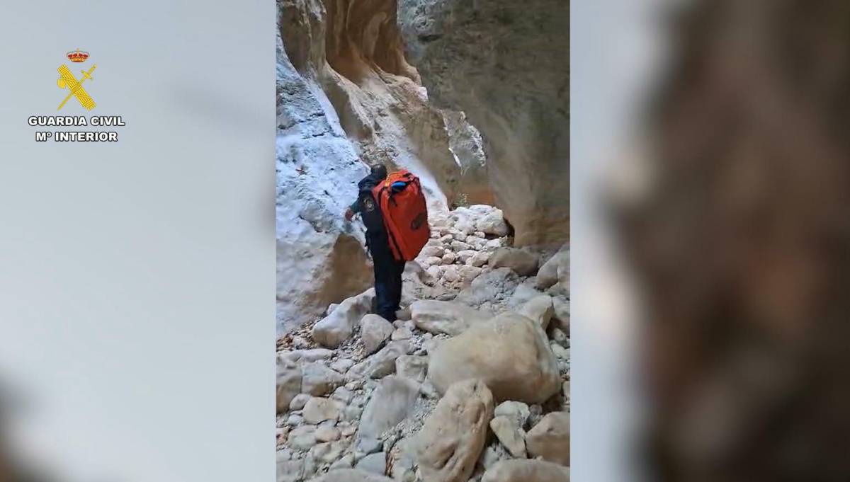 Más de una hora de búsqueda y rescate en helicóptero en la Sierra de Cádiz tras la lesión de un barranquista - Más de una hora de búsqueda y rescate en helicóptero en la Sierra de Cádiz tras la lesión de un barranquista