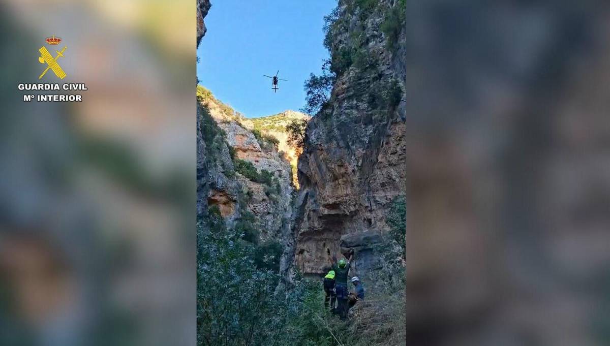Rescate de vértigo en Zahara de la Sierra: un barranquista herido queda atrapado en la Garganta Verde