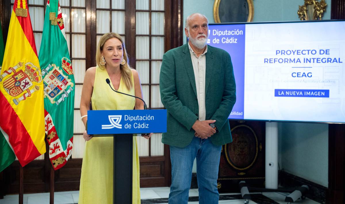 Almudena Martínez atendiendo a los medios - Almudena Martínez atendiendo a los medios