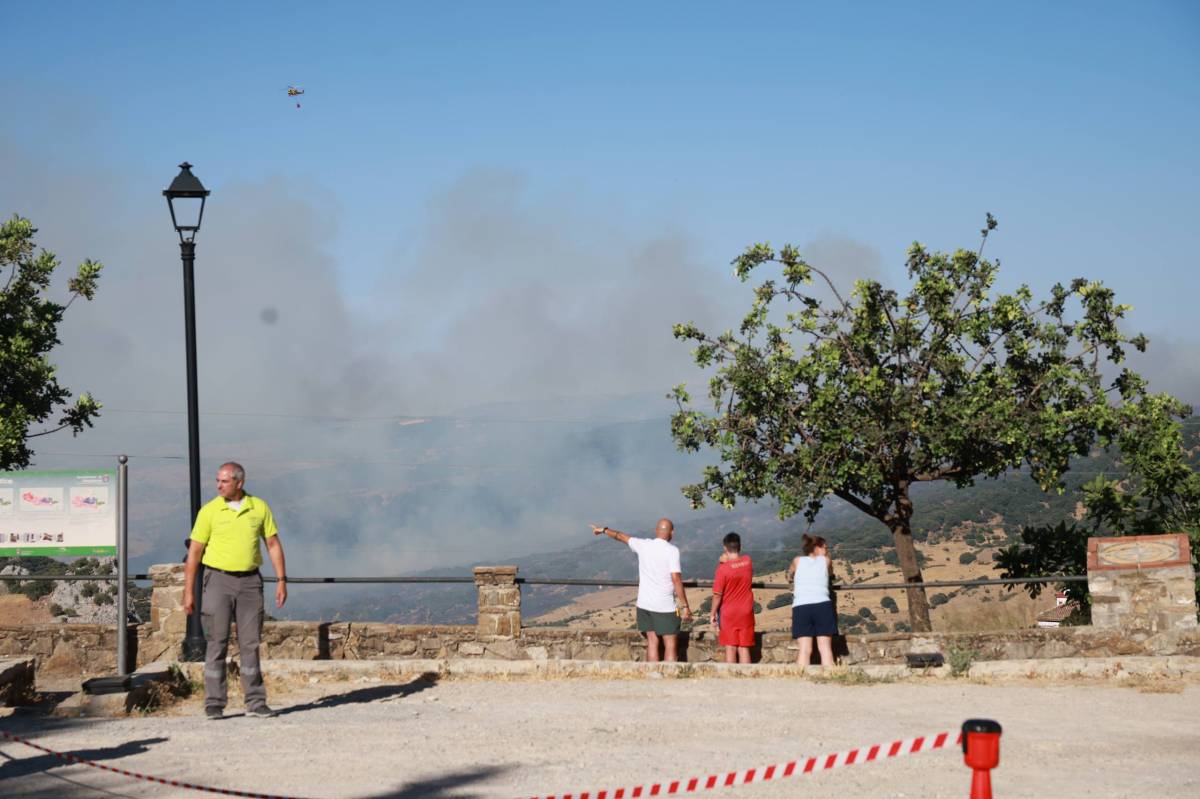 El incendio de la Sierra de Grazalema, en imágenes