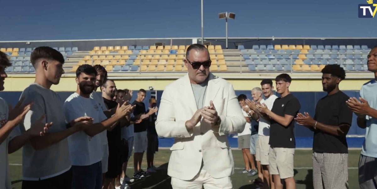 La 'telenovela' del Cádiz CF con pasillo al nuevo presidente y los comentados trajes de Septien: 