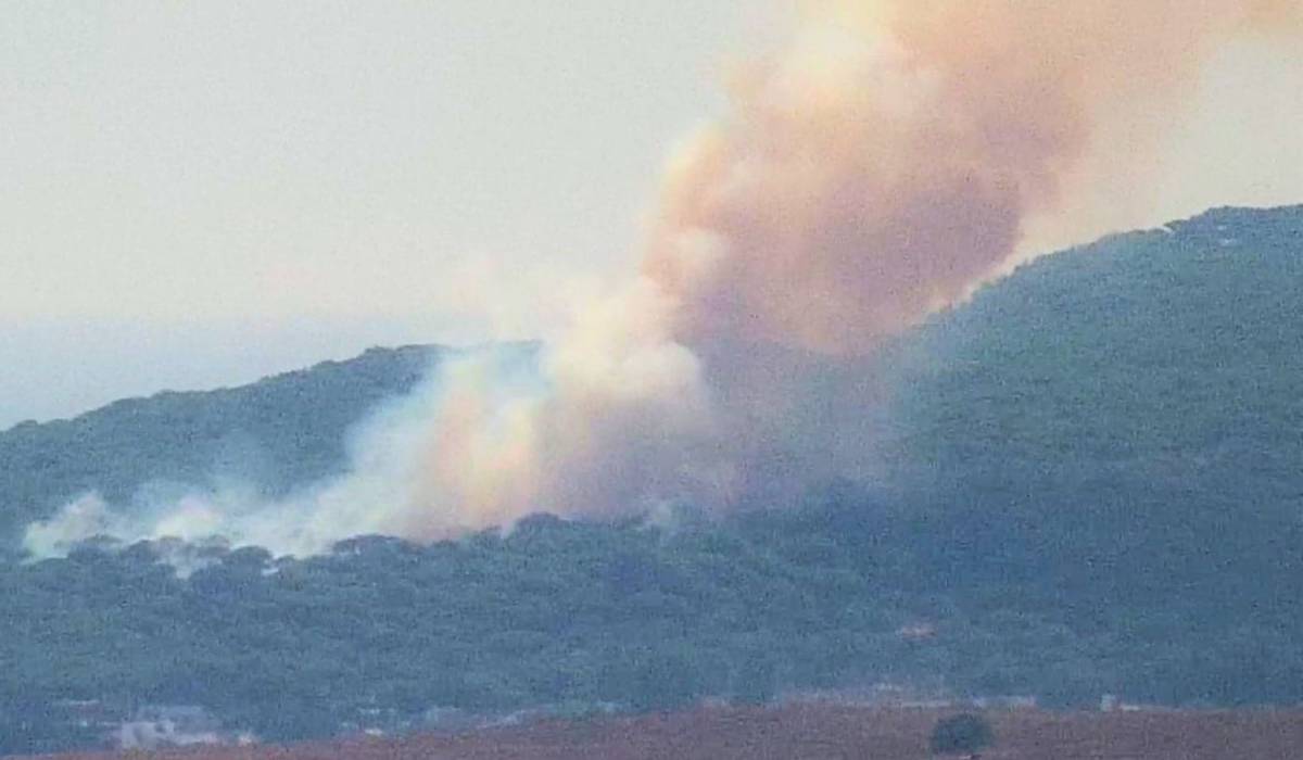 Imagen de la columna de humo en Barbate. - Imagen de la columna de humo en Barbate.