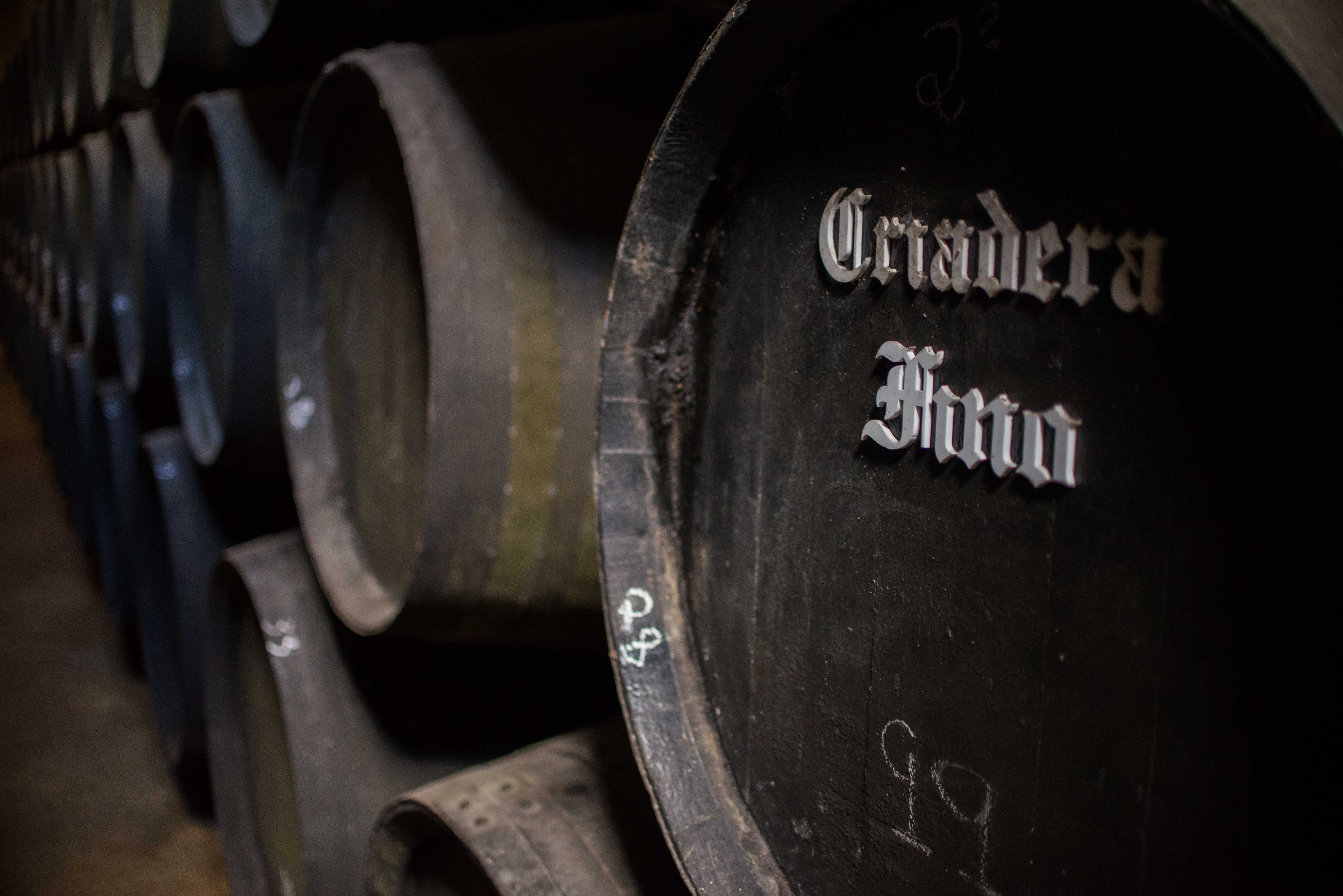 Botas de jerez en el interior de Bodegas Blanca Reyes, en una imagen de archivo. - 