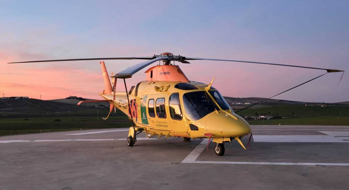 Dos trabajadores heridos al caer una máquina de hormigón en Ubrique: uno de ellos, trasladado en helicóptero
