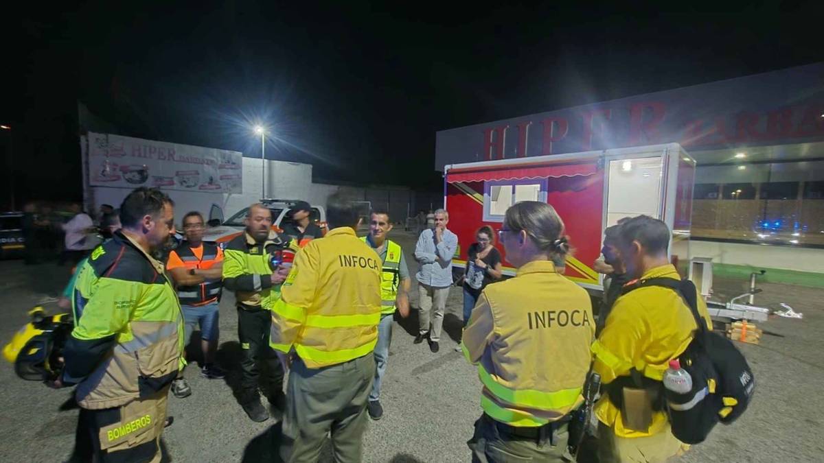 La recomendación del alcalde de Barbate a los vecinos que residan cerca de la zona del incendio de Los Visos