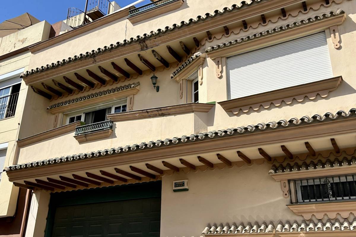 Mijas llora la muerte de sus dos vecinas apuñaladas en un posible caso de violencia machista: 